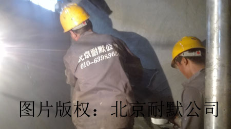 耐默人在作防氫氟酸腐蝕施工 耐默人在作防氫氟酸腐蝕施工